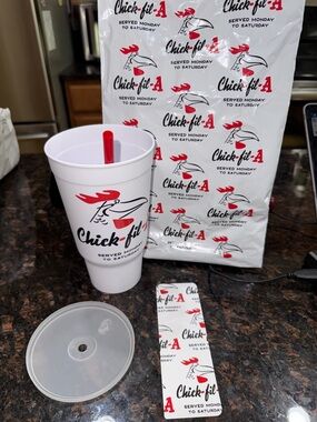 Doodles," the chain's original mascot from the 1960s White Logo Classic Cup NEW
